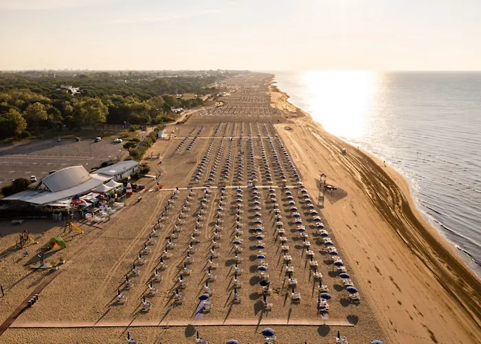 Bright With Swimming Pool Apartamento Bibione