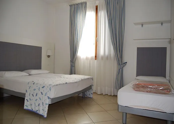 Bright With Swimming Pool Apartamento