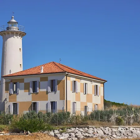 Bright With Swimming Pool Apartmán *