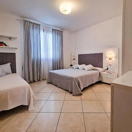 Bright With Swimming Pool Apartmán Bibione