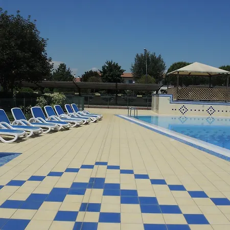 Apartmán Bright With Swimming Pool