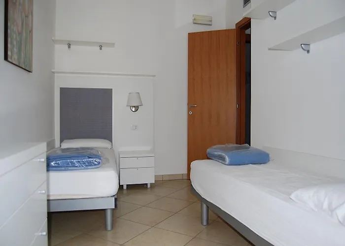 Bright With Swimming Pool Appartement *